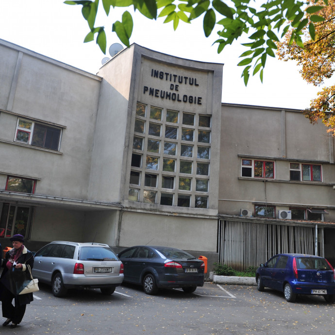 Elegük lett a románoknak, civilek építenek új kórházi szárnyat