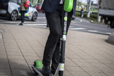 Szennyezőbb a megosztós e-roller, mintha a használóik inkább az autót és a BKK-t választanák