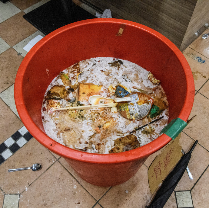 Súlyosan alulbecsülték, hogy a tehetősek mennyi ételt dobnak ki