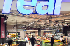 Orosz oligarchát gazdagítanak az egyik legnagyobb boltlánc vásárlói Németországban