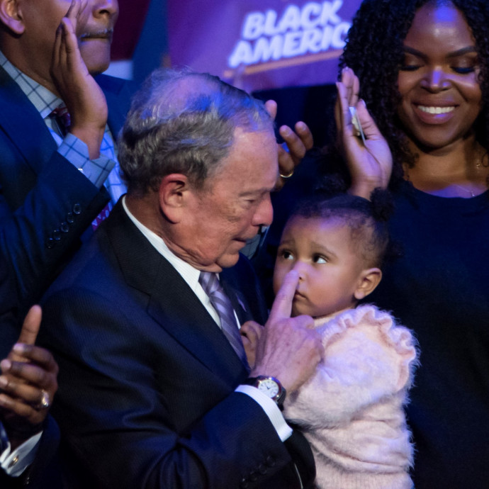 Milliárdosok árazzák ki a politikusokat a politikából