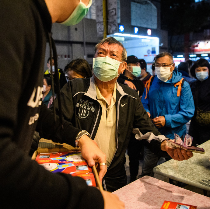 Kína szó szerint fertőtleníti a forgalomban lévő készpénzt a koronavírus miatt