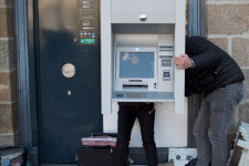 Gyorsan nőnek a magyar keresetek, és velük együtt a kételyek is