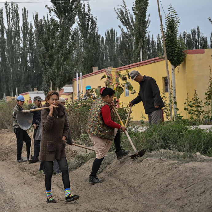 Legalább 80 ezer ujgurt vittek dolgozni olyan kínai üzemekbe, amelyek nagy nyugati márkáknak is gyártanak