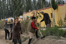 Legalább 80 ezer ujgurt vittek dolgozni olyan kínai üzemekbe, amelyek nagy nyugati márkáknak is gyártanak