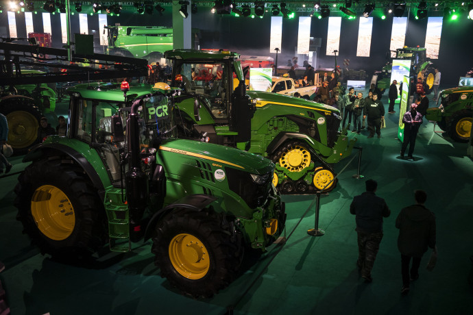 Látogatók a 38. AGROmashEXPO és a 10. AgrárgépShow szakkiállításon a Hungexpónál. Fotó: Mónus Márton/MTI
