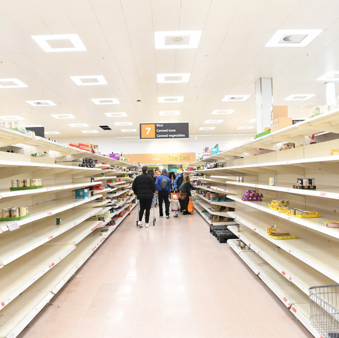 Hullafáradtak, ők találkoznak a legtöbb beteggel, mégis egész nap osztják a bolti dolgozókat