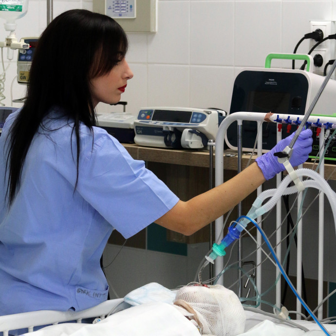 Közel kétszáz lélegeztetőgép érkezik a napokban Kínából, ezzel lakosságarányosan nagyot lépünk előre