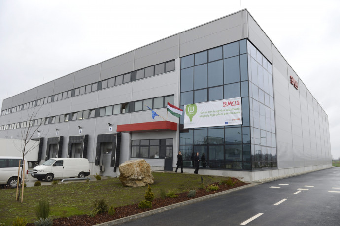 A Simon Plastics üzemcsarnoka Kõszárhegyen Fotó: Kovács Tamás/MTI
