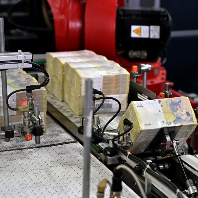 Csapágyasra hajtják az európai pénznyomdákat a vásárlási roham miatt