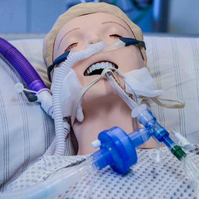 Amerikában 50-60 ezer lélegeztetőgép is lehetne, de csak 17 ezer van, mert a piac közbeszólt