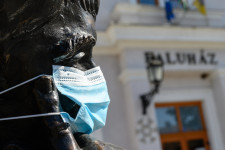 Eltűntek a munkások, elfogyott a pénz – a járvány miatt elakadtak állami projektek is