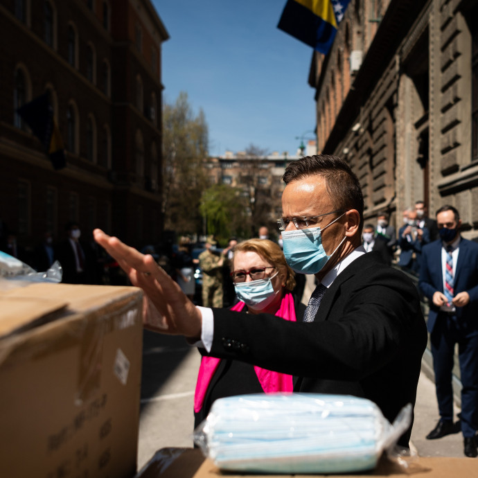 A maszk adok-kapok megmutatja, mit gondol a kormány a világról