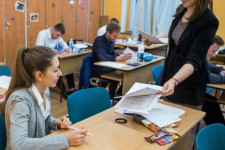 A járvány csúcsára tervezett érettségi: az oktatásirányítás uralja a pillanatot, de vajon a vírusokat is?