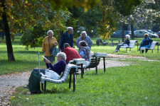 Nyugdíj 2020: Ha ki akarunk mászni a gödörből, abba kellene hagyni az ásást