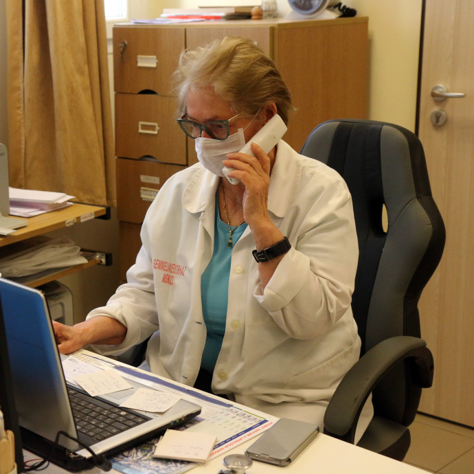 Sokkterápiával modernizáljuk az oktatás után az egészségügyet is