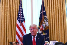 Élet-halál kérdése a gazdaság újraindítása Trump számára