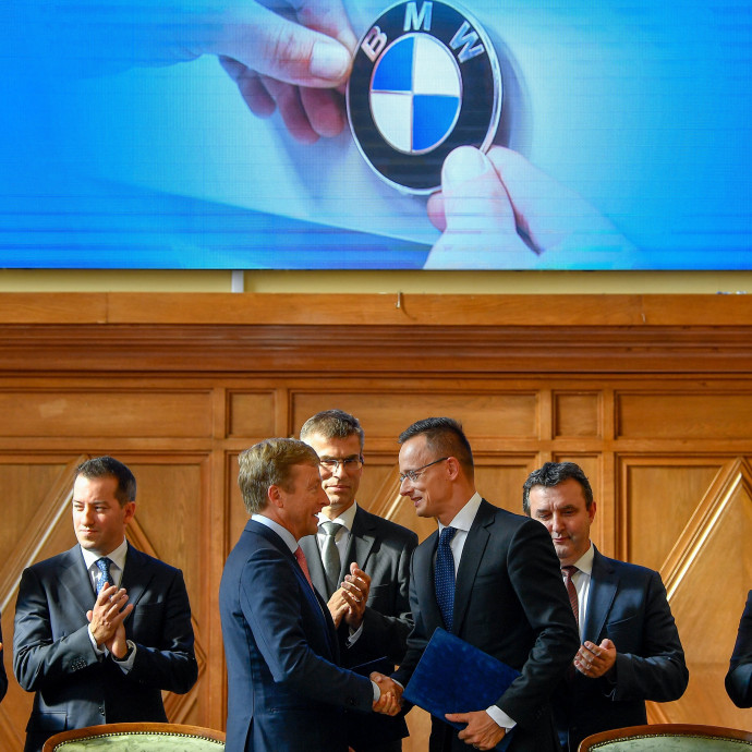 Már a koronavírus-járvány előtt eldőlhetett, hogy halasztják a BMW-gyárat
