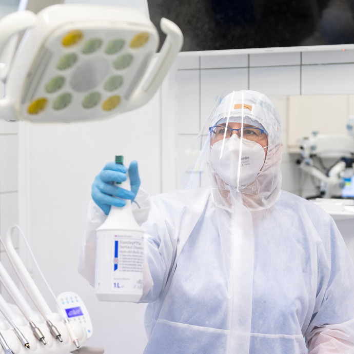 Újraindult az egészségügy, de védőfelszerelés vagy nincs, vagy megfizethetetlen