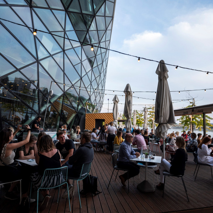 A kereskedelmi ingatlanok piacát is fejre állítja a válság