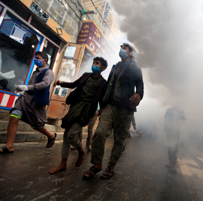 Ötször annyi sírt ásnak, összeeső betegek nem jutnak kórházba, de hivatalosan nincs járvány