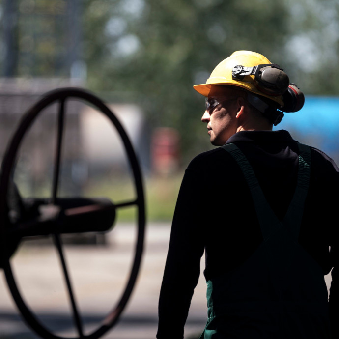 Az olajfinomítókból két hónapig pénznyelő automaták lettek, és ezt a Mol is megérezhette