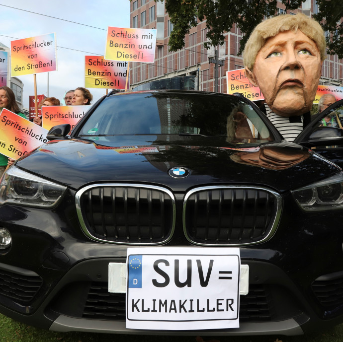 Szennyezőbb kocsikat vettünk, megintette az autógyártókat az EU