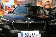 Szennyezőbb kocsikat vettünk, megintette az autógyártókat az EU