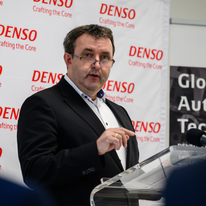 Téves párhuzamra hivatkozik a kormány a cégvédelmi törvénynél