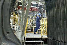 Nő a magyar minimálbér, de a tisztességes szint még arrébb van az EU szerint