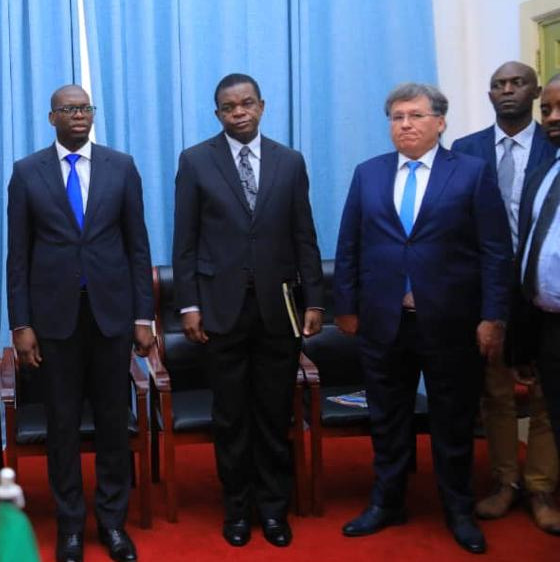 Egy feldühödött elnök miatt csúszhat a Duna Aszfalt 140 milliárd forintos afrikai útépítése