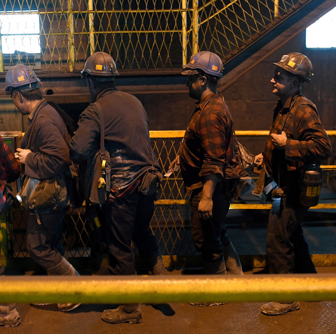 Bányákat zárnak be Lengyelországban a rekordszámú megbetegedések miatt