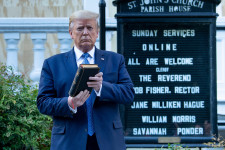 Nem tud olyan mélyre süllyedni az USA, hogy elveszítse a kényelmes kiváltságát