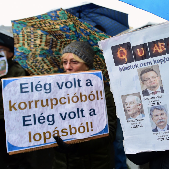 A fiatalok már nem olyan elnézőek a korrupcióval, mint a magyar társadalom többi része