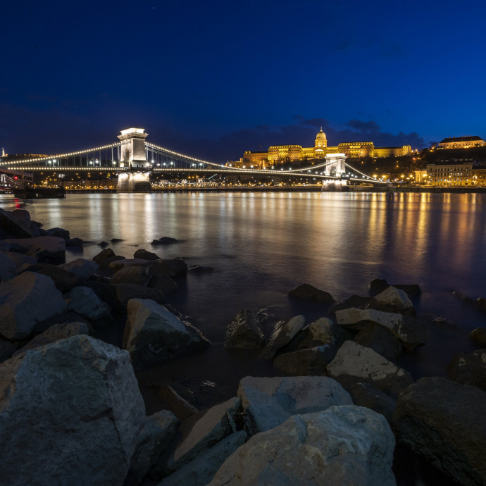 Tudják, hogy bezuhanna a turizmus, mégis megfojtanák a rövid távú lakáskiadást