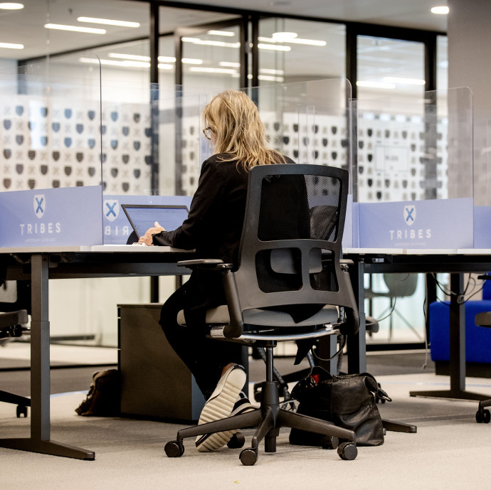 Kevesen akarnak visszamenni az irodába, de muszáj lesz, mert túl sok pénz van benne