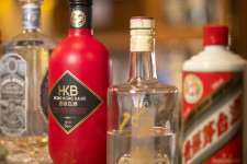 Megírta a pártlap, hogy az alkoholt meg kell inni, két és fél OTP-nyit zuhant egy főzde értéke