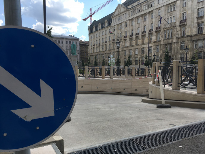 A József Nádor téri mélygarázs bejárata. Fotó: G7