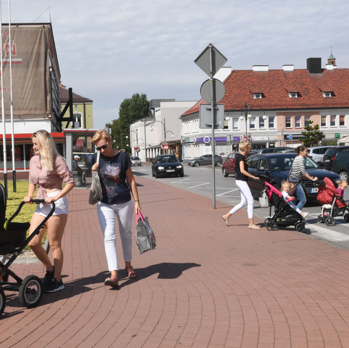 Két év alatt megfelezte a gyermekszegénységet a lengyel kormány