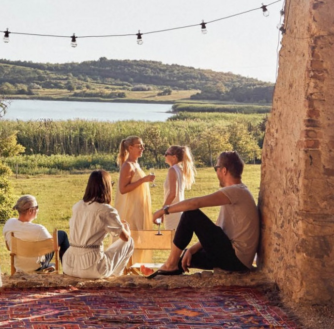A tihanyi művésztelep levendula szárítójában még biztosan nem ettél mangalica sonkát