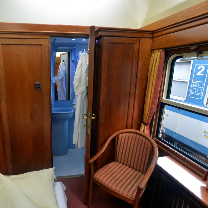 A járványt kihasználva hárommilliárdért vesz hálókocsikat a MÁV