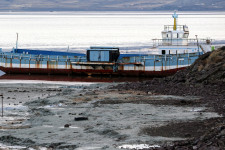 A gazdaság fejlesztése tönkre tette a tavat, most a tó teszi tönkre a gazdaságot