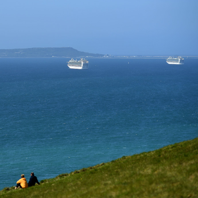Az óceánjárók még elhagyatottan is vonzzák a turistákat