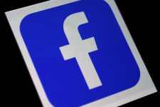 A Facebook már olyan fontos, hogy bármi áron meg kellene menteni