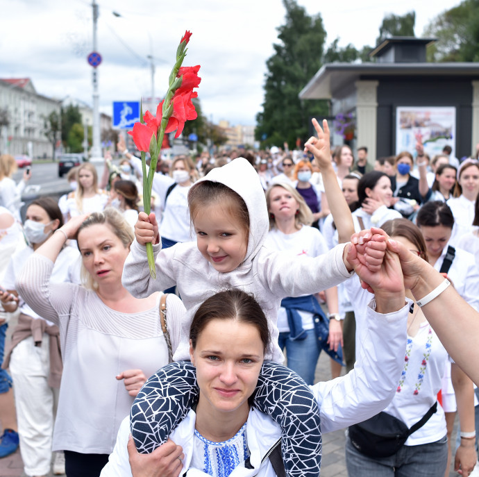 Egészen felemelő, ahogy a belarusz tüntetők szembenéznek a brutális erőszakkal
