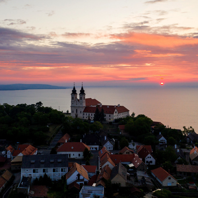 Senkinek nem kellett az ötmilliárdos tihanyi ingatlan