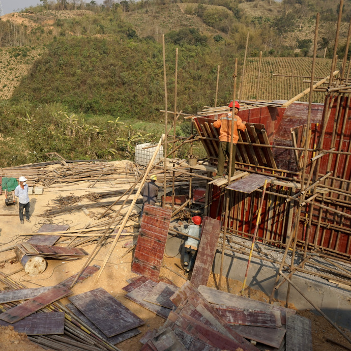 Csőd szélére került egy ázsiai ország a kínai hitelek és a járvány miatt