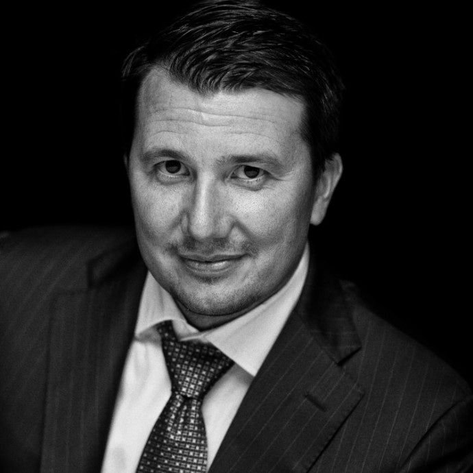 Hogy kerül valaki az OTP csúcsvezetéséből Mészárosék épülő gigabankjához?