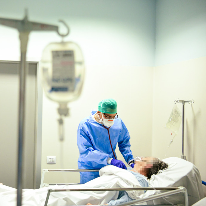 A bergamói kórházban tavasszal meggyógyult betegek fele nem érzi magát egészségesnek