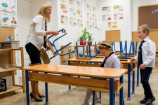Az oktatás szerepe csökken, a munkaerőpiac elszívja a fiatalokat